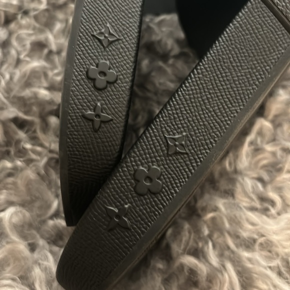 Louis Vuitton Waterfront Sandals - Picture 10 of 11